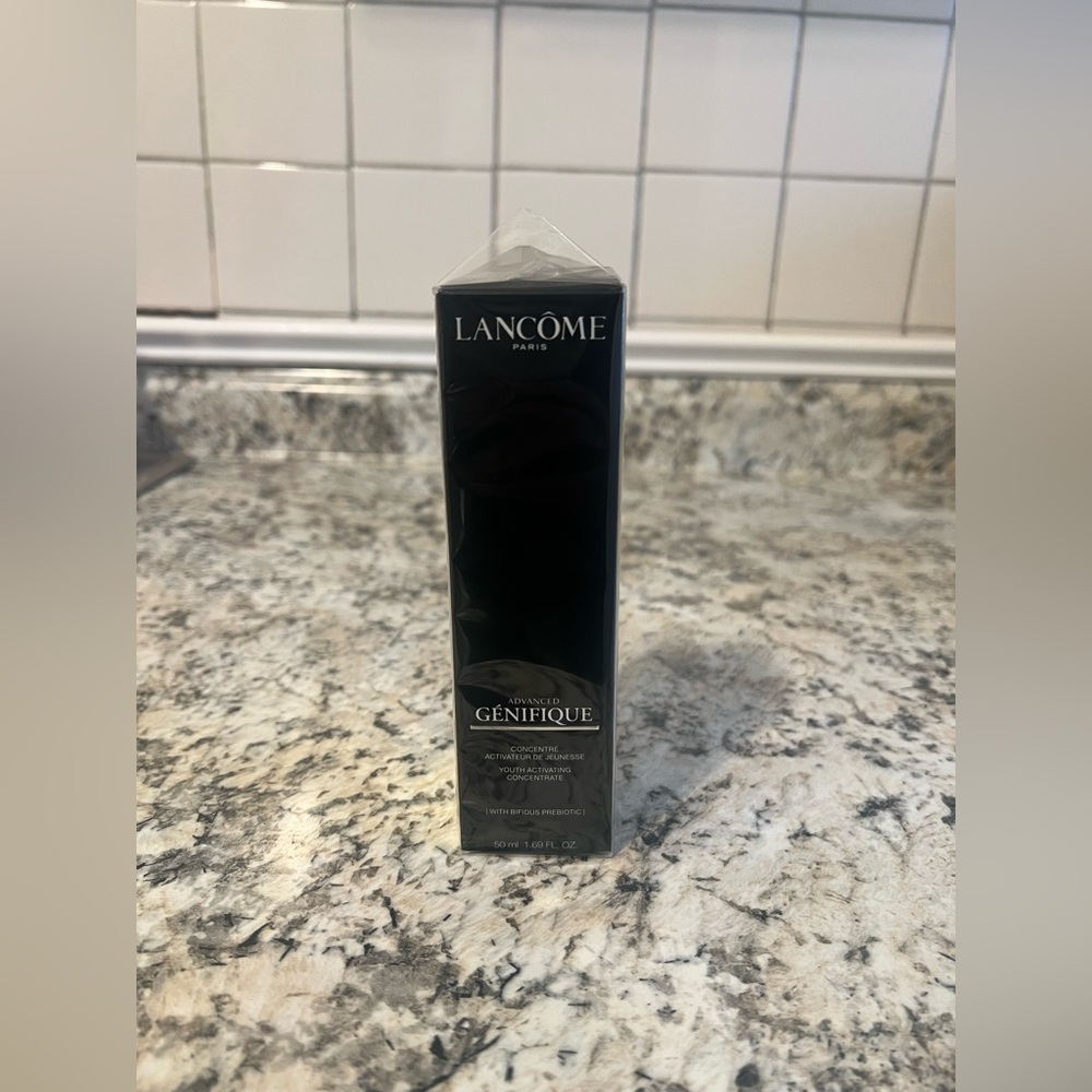 Lancôme Advanced
Génifique
Youth Activating
Concentrate Size 1.69 fl oz
NEW SEAL